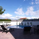 Seaside Serenity Rosé With Pool, 150m From Sea Appartamento