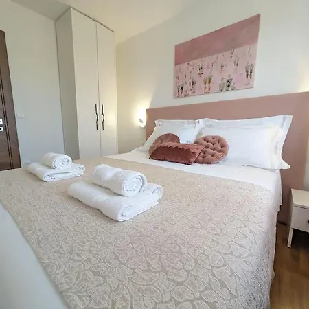 Apartment Seaside Serenity Rose