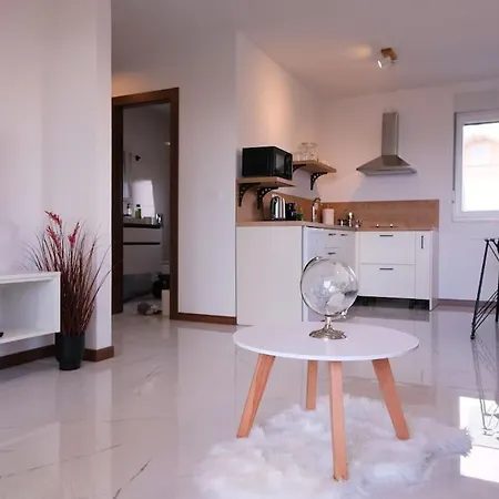 Seaside Serenity Rose Apartment Sukosan