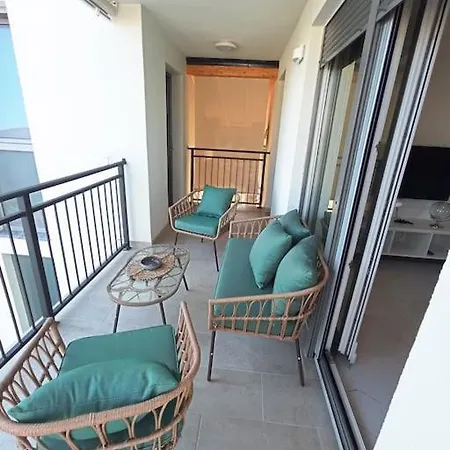 Apartment Seaside Serenity Rose Sukosan