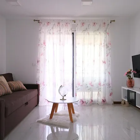 Seaside Serenity Rose Apartment *