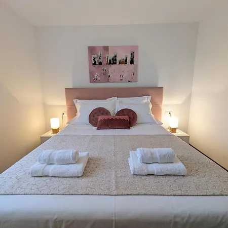 Apartment Seaside Serenity Rose Sukosan