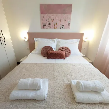 Apartment Seaside Serenity Rose Sukosan